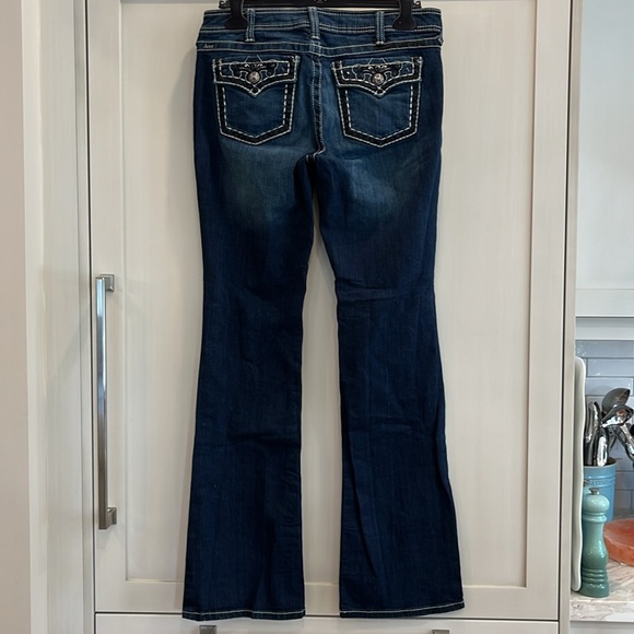 NWOT Ariat Ruby mid rise dark blue denim flare jeans with pocket embellishments - Picture 7 of 12